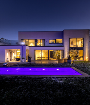 Maison ultra-contemporaine à Gembloux, lignes épurées, grandes ouvertures vitrées