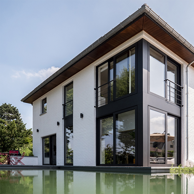 Architecture maison moderne cubique avec terrasse