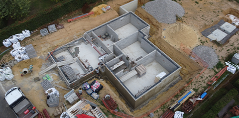 Maison moderne unique en cours de construction par l'entreprise spécialisée Piron Construction