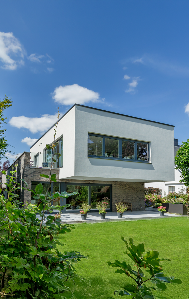 Maison moderne sur mesure : lignes épurées et architecture ...