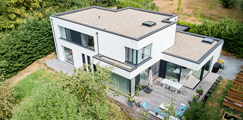 Réalisation de construction sur mesure de maisons avec style contemporain et un aménagement pratique