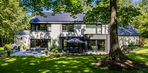 Réalisation d'une villa haut de gamme sur mesure avec jardin paysager et terrasse design